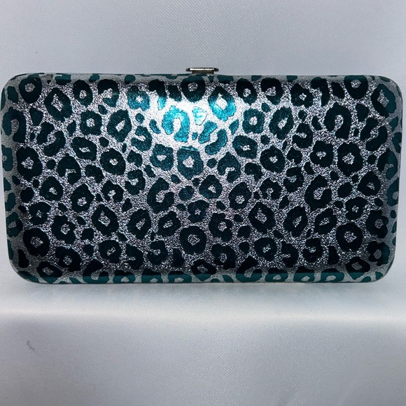 Metallic Green & Silver Cheetah Print Wallet - ID slot, credit card holders NWOT - Picture 2 of 11